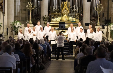 Le choeur d'hommes Kantarima.